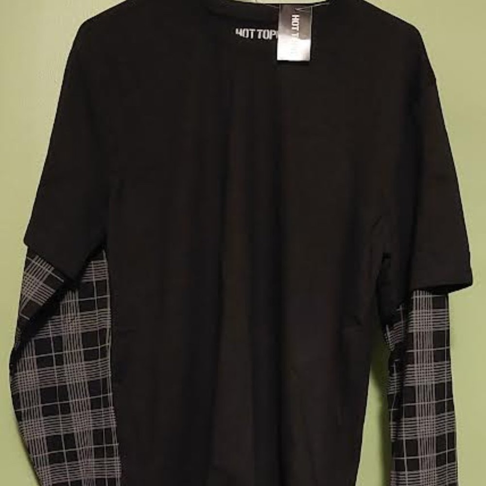 HOT TOPIC MEDIUM BLACK AND GREY FLANNEL LONG SLEEVE T-SHIRT